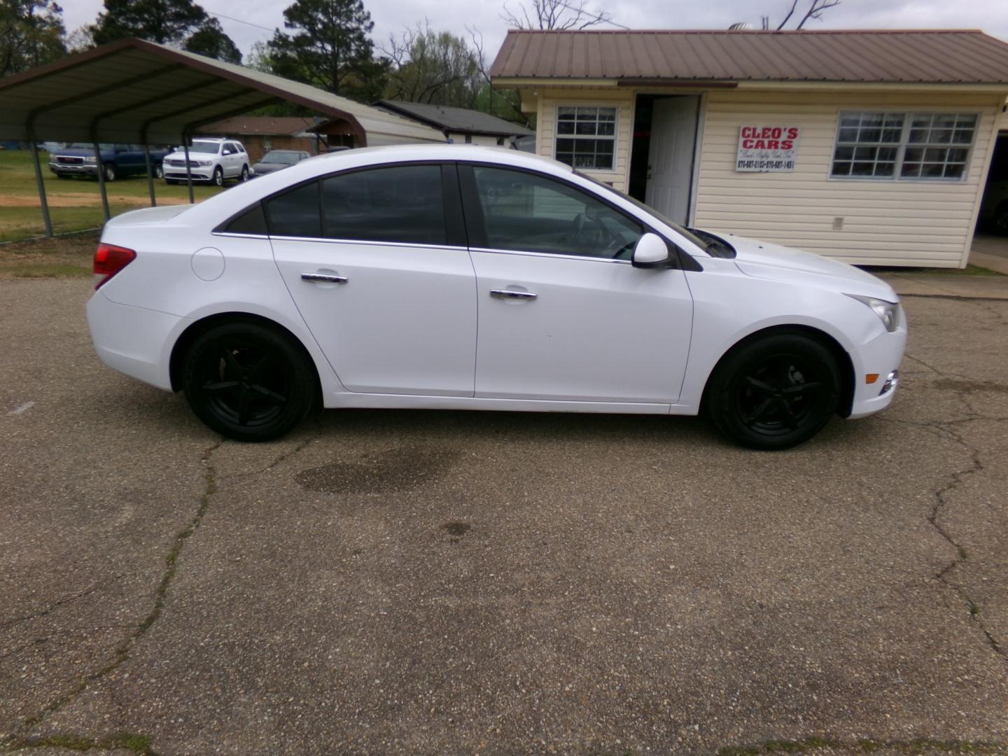 2014 White /Gray Chevrolet Cruze SE (1G1PC5SB0E7) with an 1.4L Turbo engine, automatic transmission, located at 401 First NE, Bearden, AR, 71720, (870) 687-3414, 33.726528, -92.611519 - Photo#15